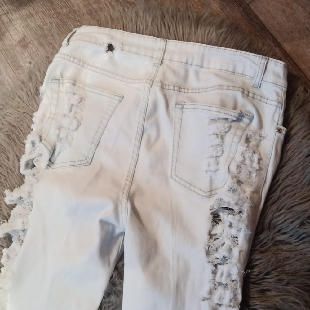 Distressed jeans - Picture 5 of 16